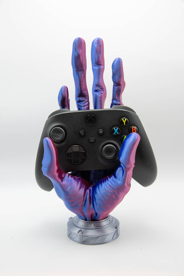 Alien hand controller holder holding an Xbox controller